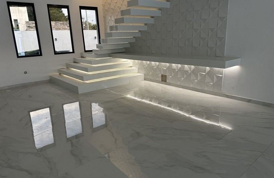 Escalier et salon marbre, éclairage LED